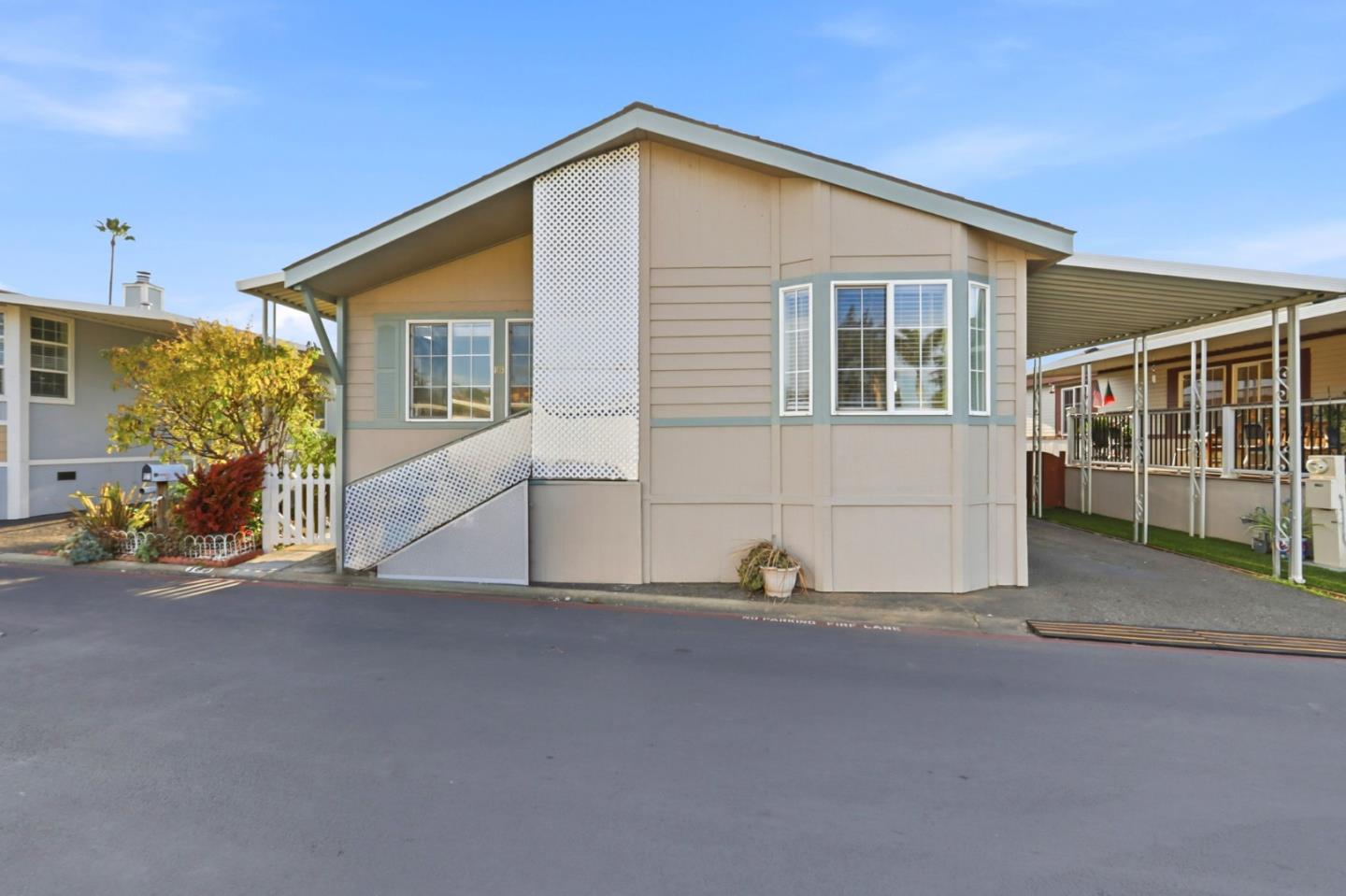 Detail Gallery Image 2 of 46 For 1520 E Capitol Expwy #103,  San Jose,  CA 95121 - 3 Beds | 2 Baths