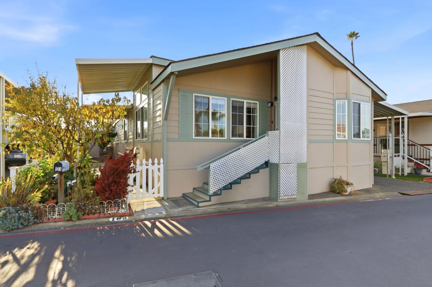 Detail Gallery Image 4 of 46 For 1520 E Capitol Expwy #103,  San Jose,  CA 95121 - 3 Beds | 2 Baths