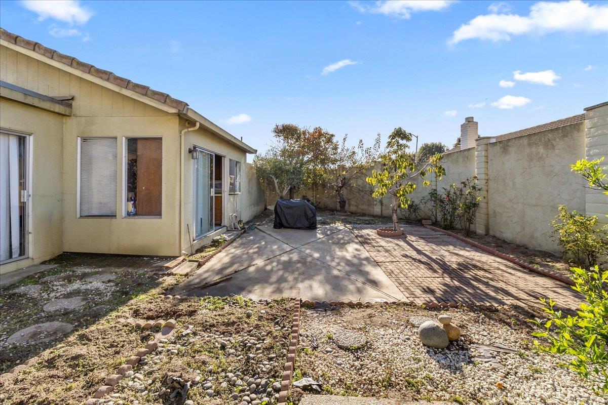 Detail Gallery Image 12 of 14 For 1607 Cuevas Cir, Salinas,  CA 93906 - 2 Beds | 1 Baths