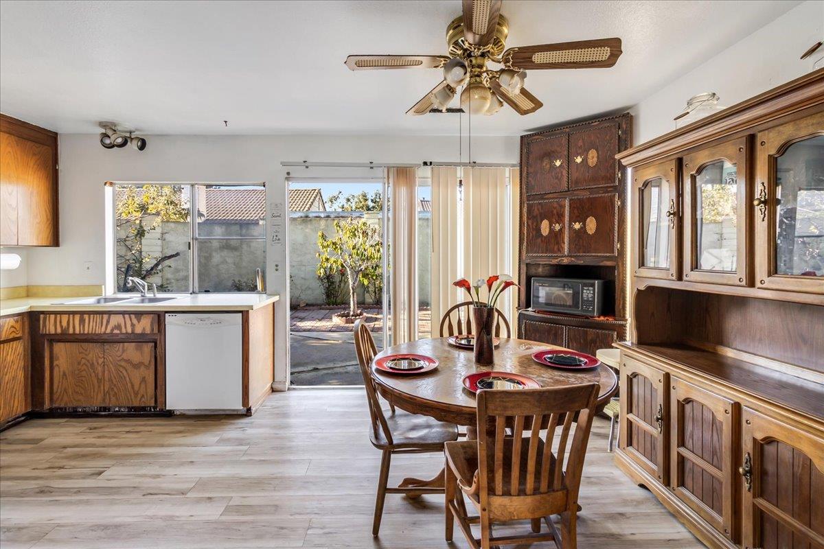 Detail Gallery Image 5 of 14 For 1607 Cuevas Cir, Salinas,  CA 93906 - 2 Beds | 1 Baths