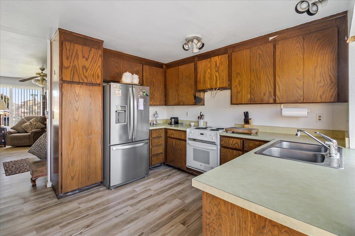 Detail Gallery Image 6 of 14 For 1607 Cuevas Cir, Salinas,  CA 93906 - 2 Beds | 1 Baths