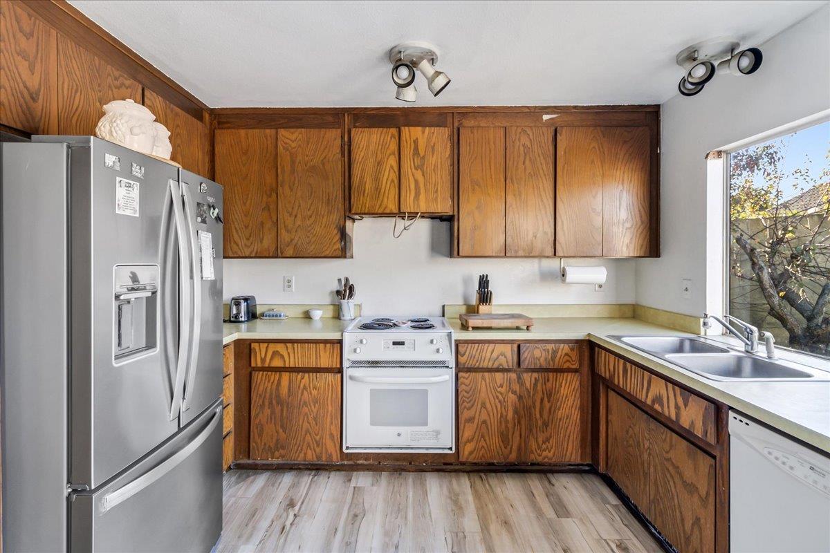 Detail Gallery Image 7 of 14 For 1607 Cuevas Cir, Salinas,  CA 93906 - 2 Beds | 1 Baths