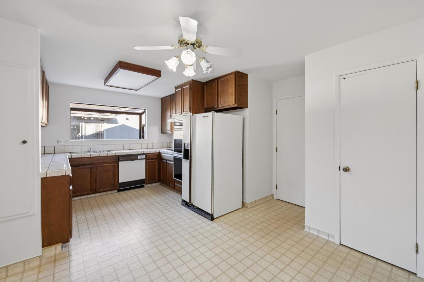 Detail Gallery Image 12 of 48 For 754 Vasques Dr, Half Moon Bay,  CA 94019 - 3 Beds | 2/1 Baths