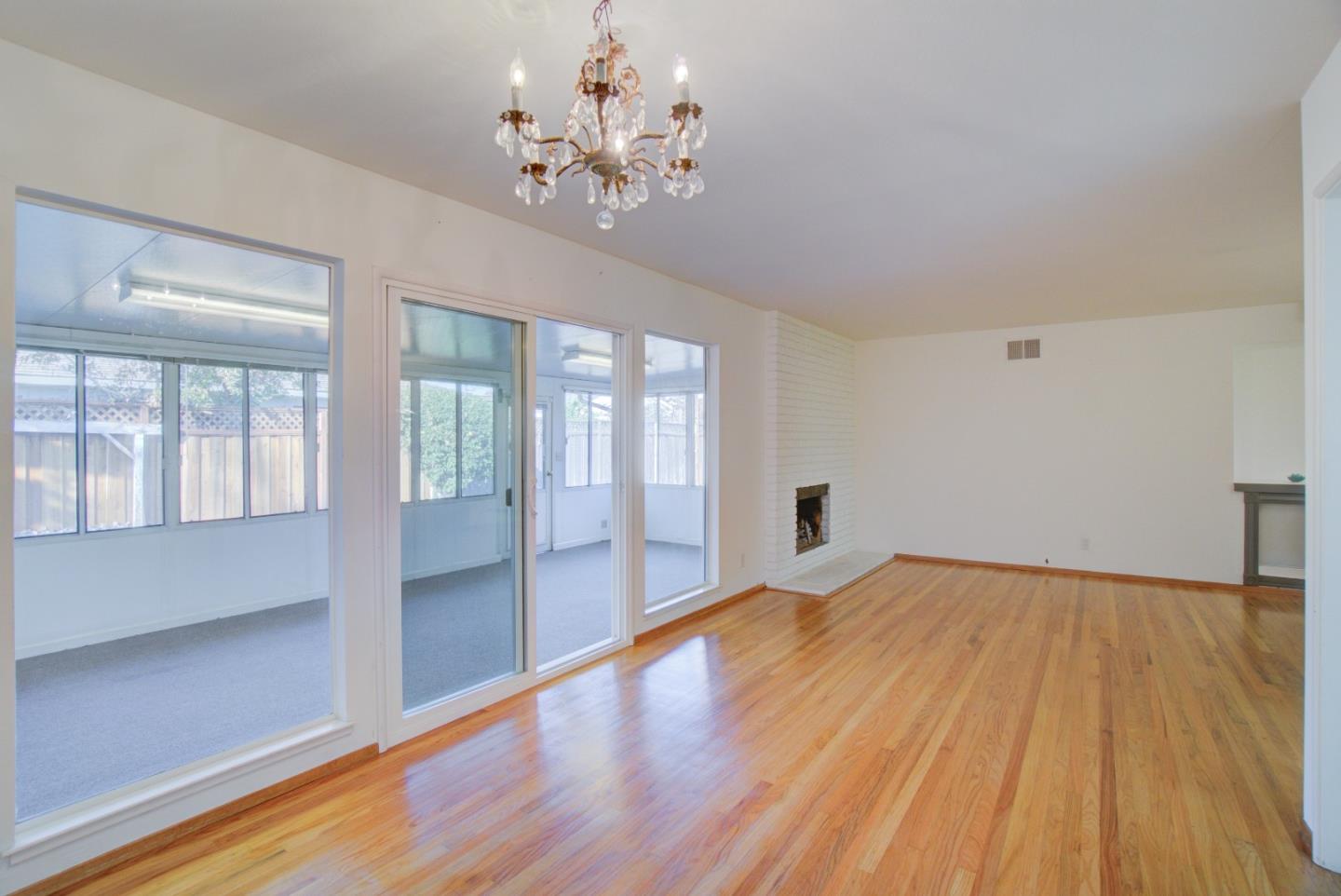 Detail Gallery Image 8 of 29 For 1679 Catalonia Way, San Jose,  CA 95125 - 3 Beds | 2 Baths