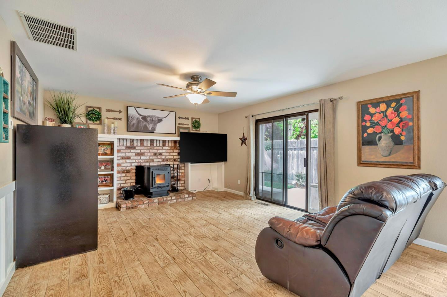 Detail Gallery Image 12 of 58 For 1951 Calistoga Dr, Hollister,  CA 95023 - 4 Beds | 2 Baths