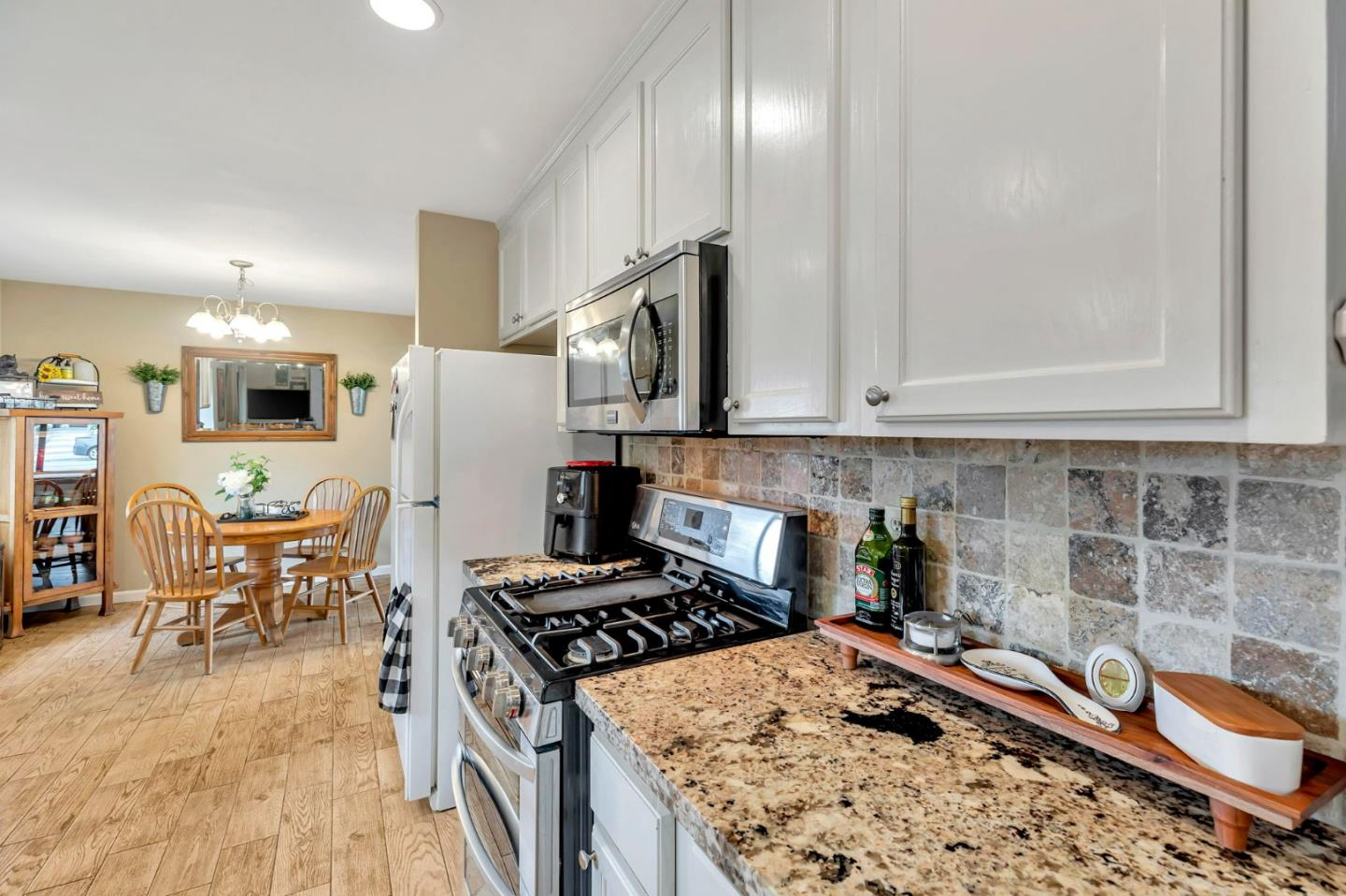 Detail Gallery Image 17 of 58 For 1951 Calistoga Dr, Hollister,  CA 95023 - 4 Beds | 2 Baths