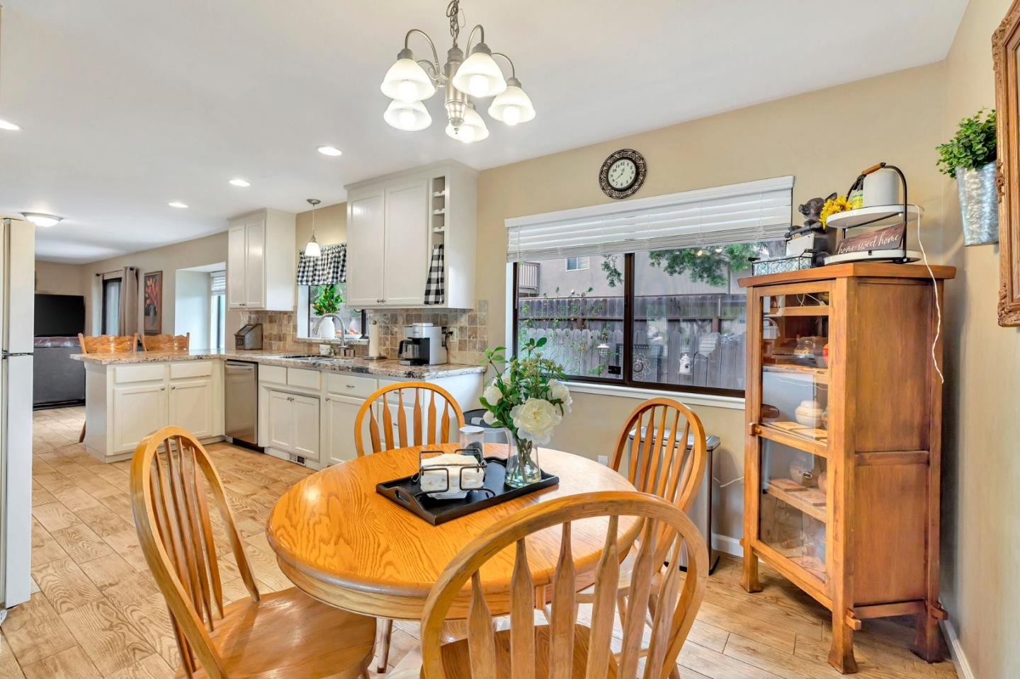 Detail Gallery Image 21 of 58 For 1951 Calistoga Dr, Hollister,  CA 95023 - 4 Beds | 2 Baths