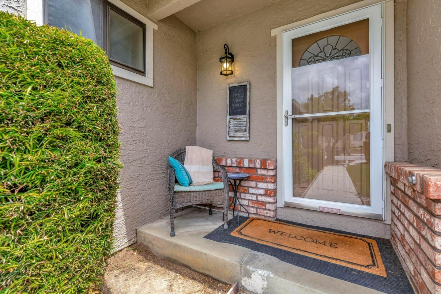 Detail Gallery Image 6 of 58 For 1951 Calistoga Dr, Hollister,  CA 95023 - 4 Beds | 2 Baths