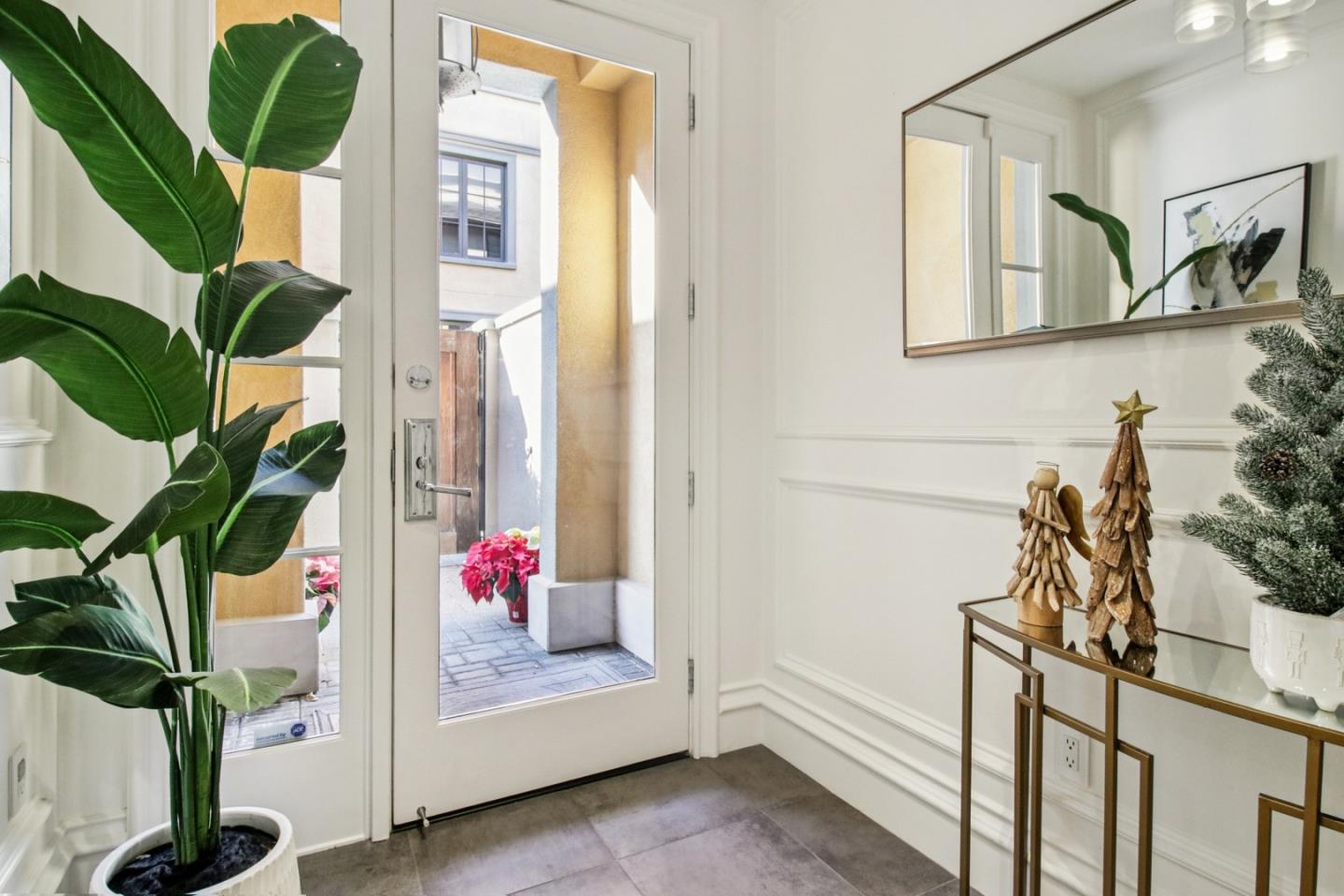 Detail Gallery Image 3 of 54 For 356 Santana Row #319,  San Jose,  CA 95128 - 3 Beds | 3/1 Baths