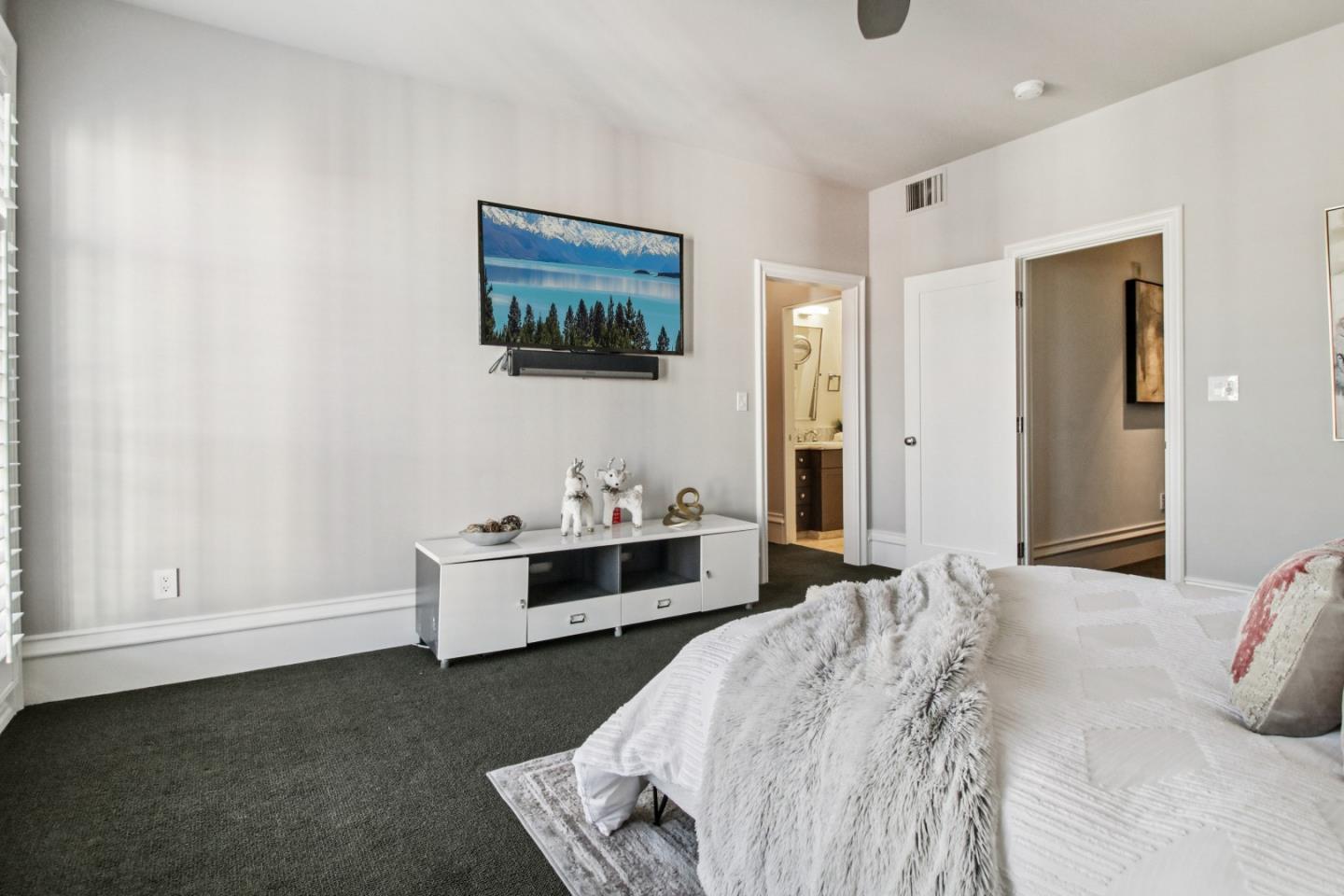 Detail Gallery Image 34 of 54 For 356 Santana Row #319,  San Jose,  CA 95128 - 3 Beds | 3/1 Baths