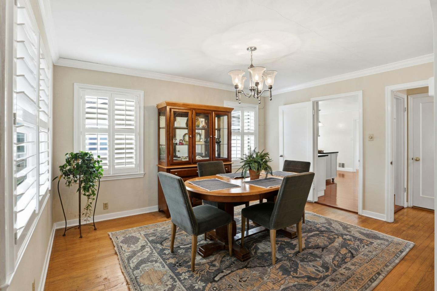 Detail Gallery Image 12 of 34 For 680 N Winchester Blvd, Santa Clara,  CA 95050 - 3 Beds | 1/1 Baths