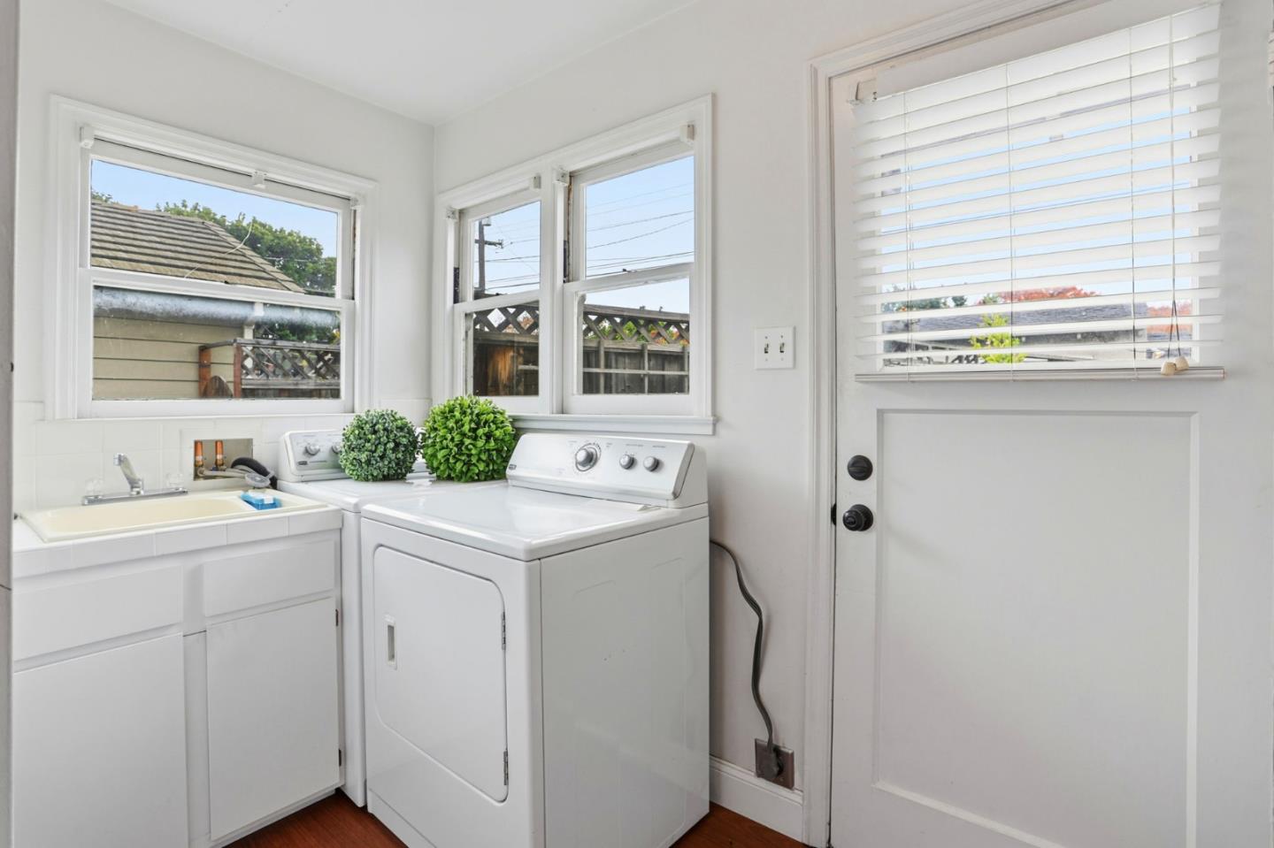 Detail Gallery Image 21 of 34 For 680 N Winchester Blvd, Santa Clara,  CA 95050 - 3 Beds | 1/1 Baths