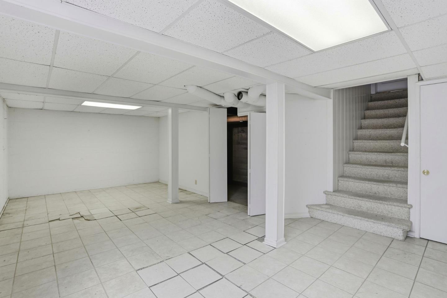 Detail Gallery Image 23 of 34 For 680 N Winchester Blvd, Santa Clara,  CA 95050 - 3 Beds | 1/1 Baths