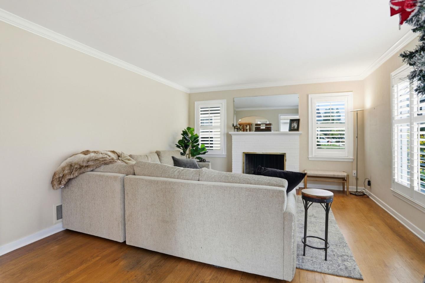 Detail Gallery Image 6 of 34 For 680 N Winchester Blvd, Santa Clara,  CA 95050 - 3 Beds | 1/1 Baths