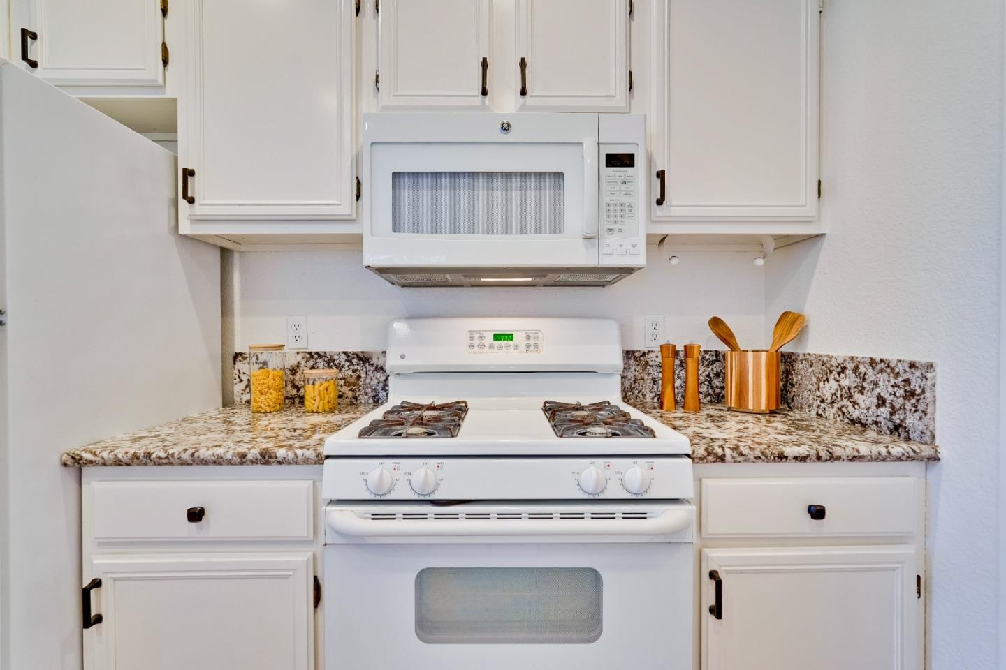 Detail Gallery Image 10 of 28 For 827 Creekside Pl, Santa Clara,  CA 95051 - 3 Beds | 2/1 Baths