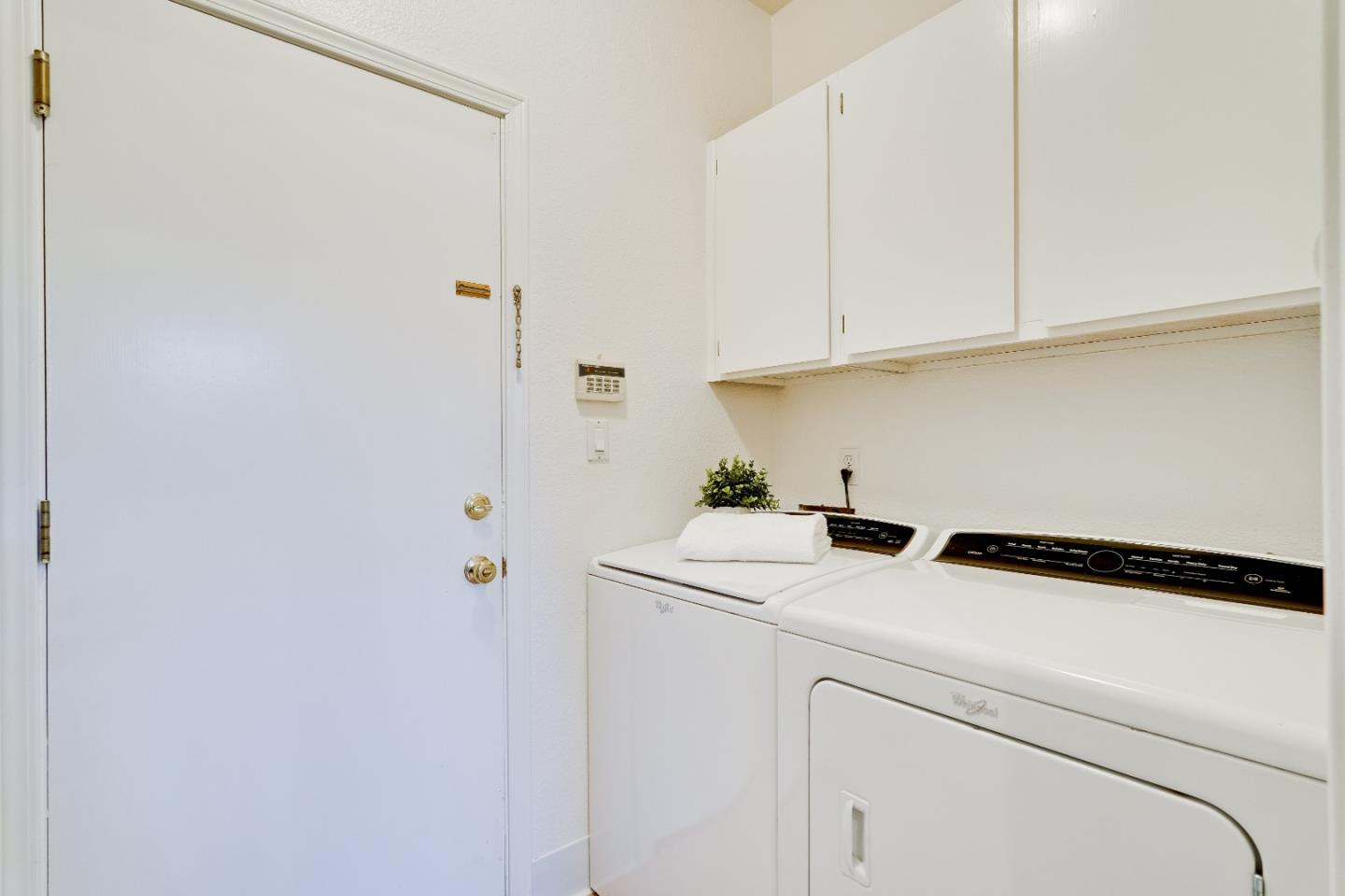 Detail Gallery Image 12 of 28 For 827 Creekside Pl, Santa Clara,  CA 95051 - 3 Beds | 2/1 Baths