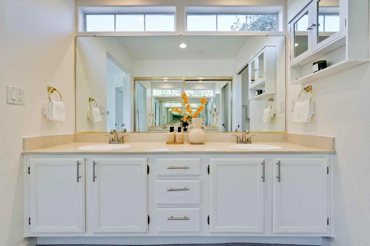 Detail Gallery Image 15 of 28 For 827 Creekside Pl, Santa Clara,  CA 95051 - 3 Beds | 2/1 Baths