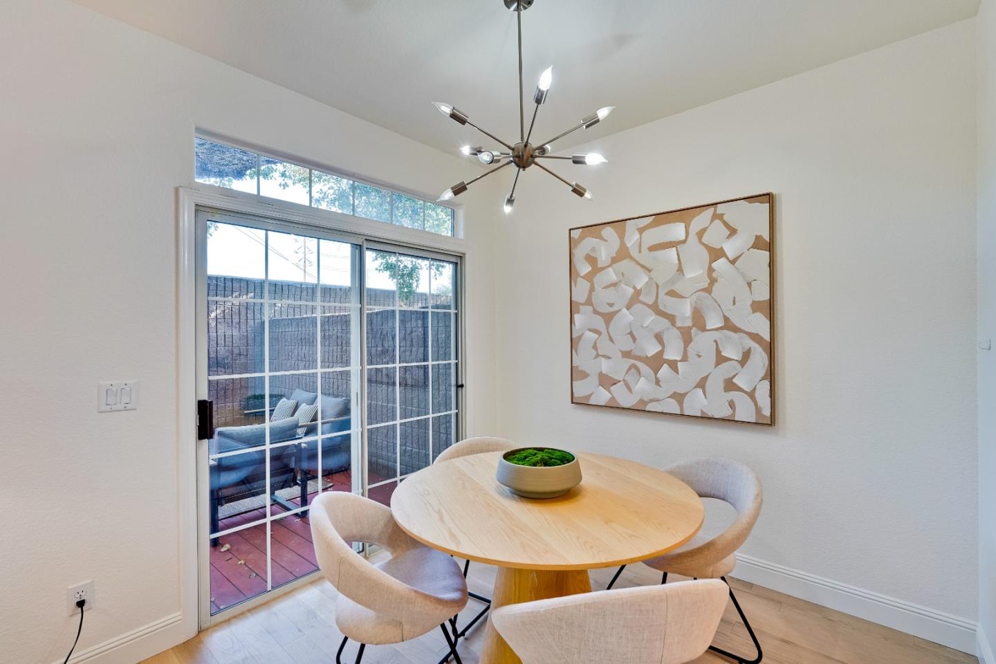 Detail Gallery Image 5 of 28 For 827 Creekside Pl, Santa Clara,  CA 95051 - 3 Beds | 2/1 Baths