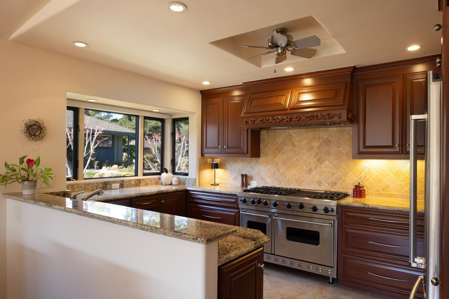 Detail Gallery Image 11 of 22 For 129 Del Mesa Carmel, Carmel,  CA 93923 - 2 Beds | 2 Baths