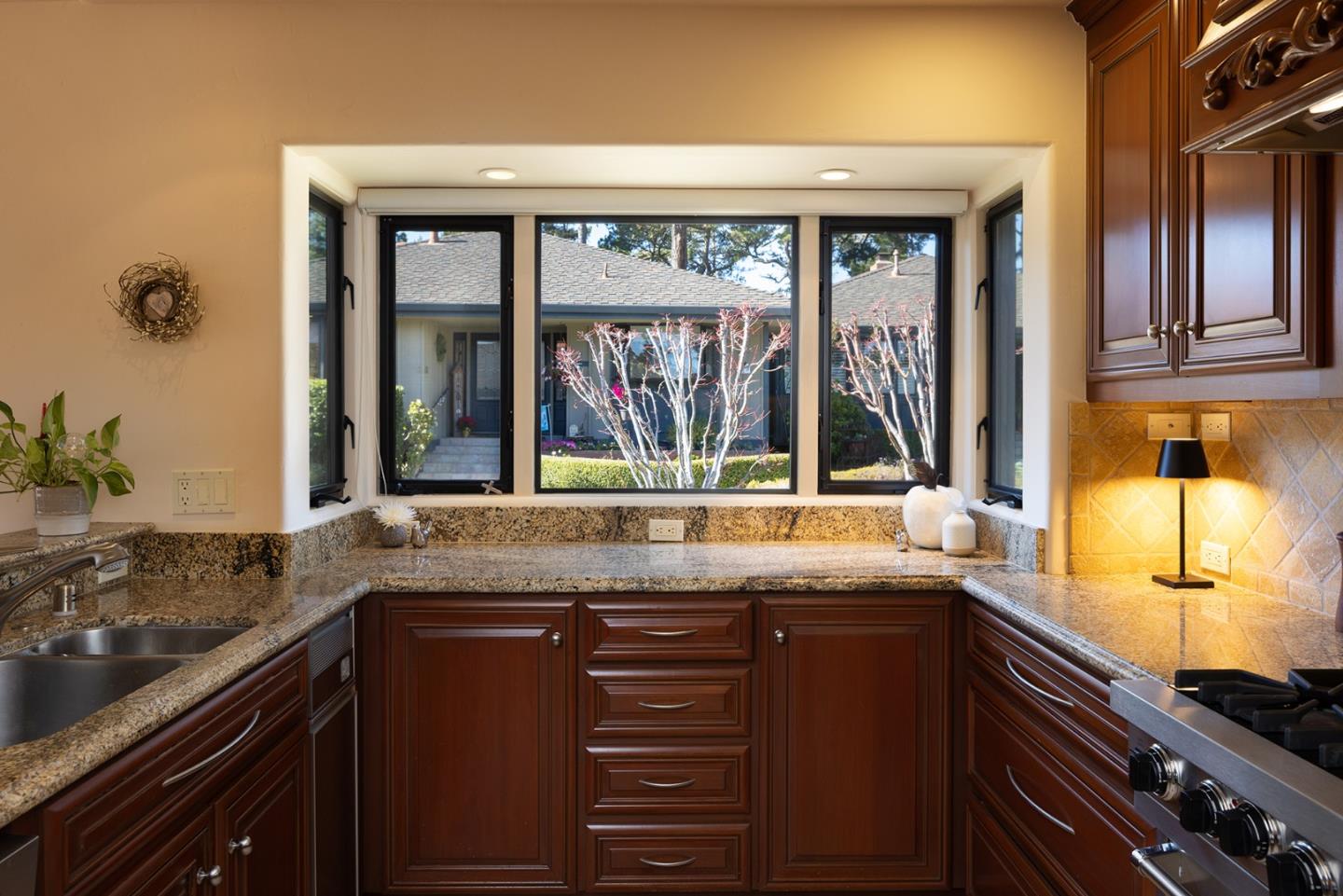 Detail Gallery Image 12 of 22 For 129 Del Mesa Carmel, Carmel,  CA 93923 - 2 Beds | 2 Baths