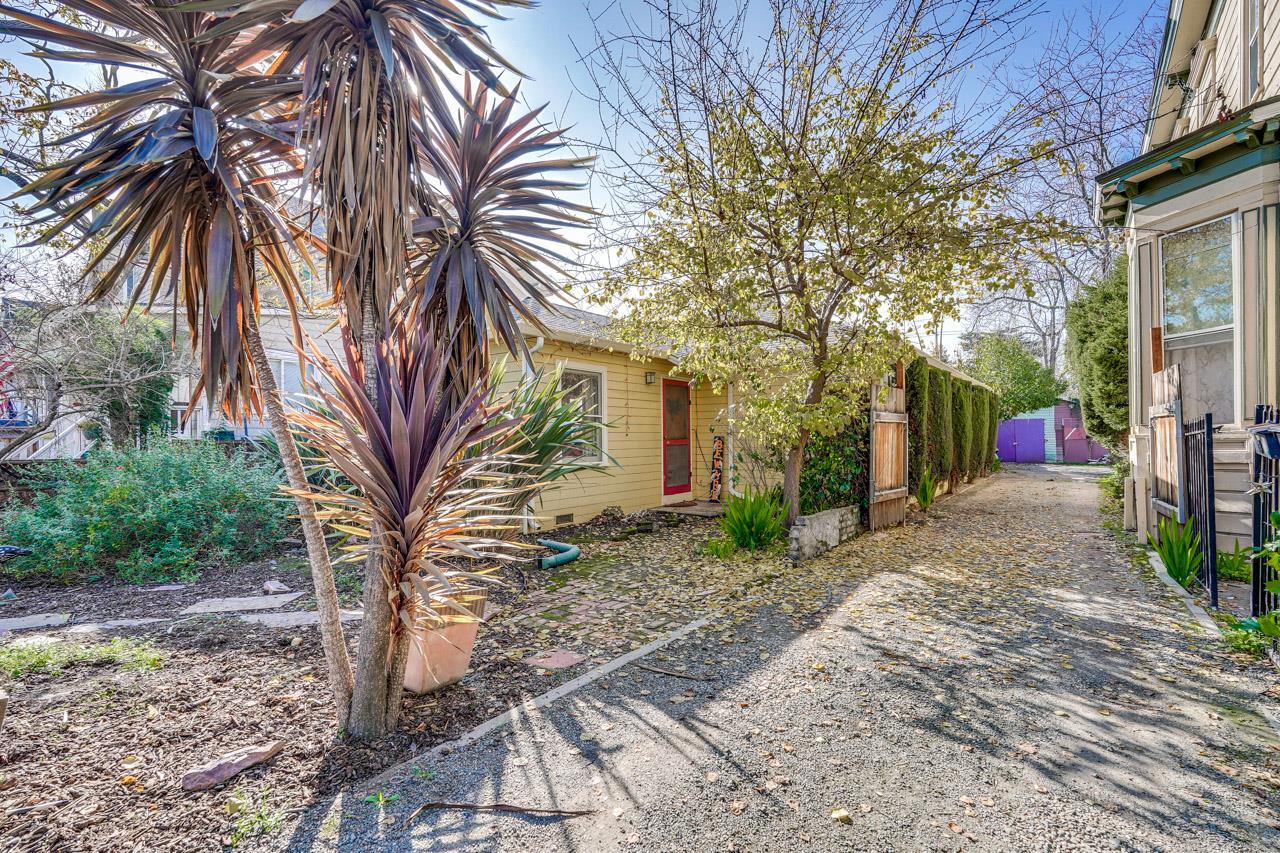 Detail Gallery Image 2 of 10 For 655 S 12th St, San Jose,  CA 95112 - 2 Beds | 1 Baths