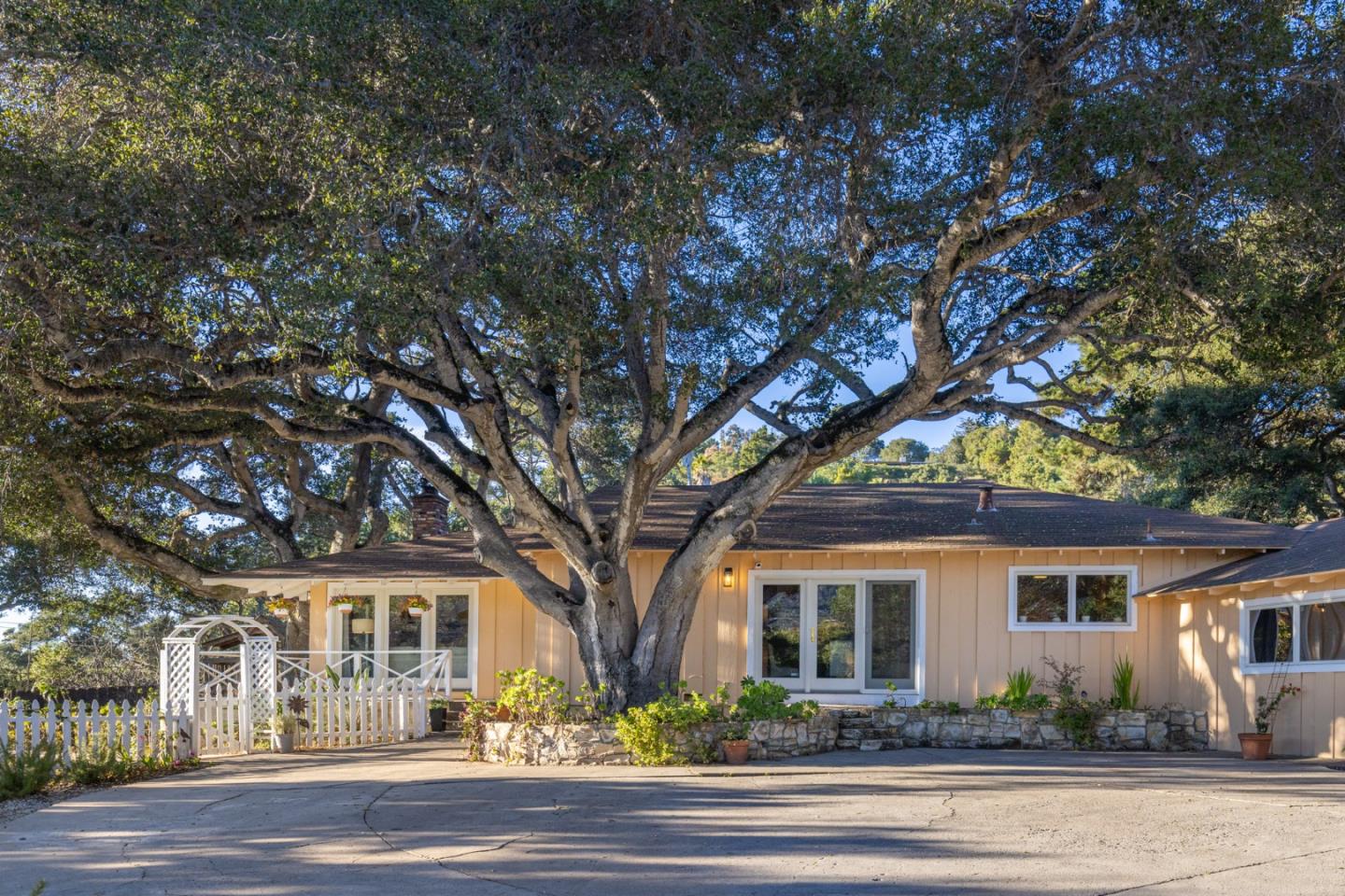 Detail Gallery Image 2 of 35 For 9805 Carmel Valley Rd, Carmel,  CA 93923 - 3 Beds | 2 Baths