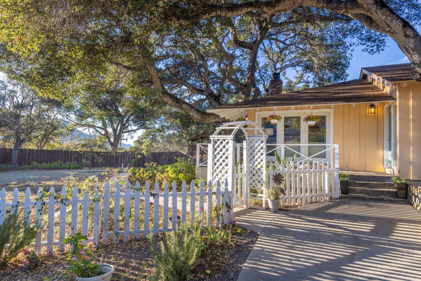 Detail Gallery Image 5 of 35 For 9805 Carmel Valley Rd, Carmel,  CA 93923 - 3 Beds | 2 Baths