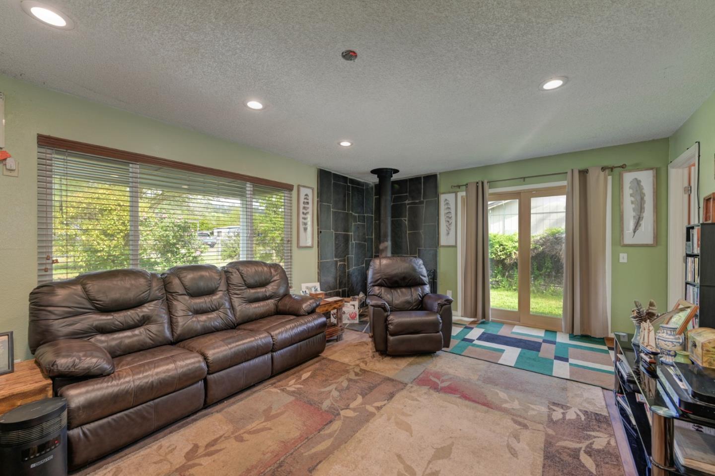 Detail Gallery Image 12 of 28 For 874 Feather Dr, Copperopolis,  CA 95228 - 3 Beds | 2 Baths