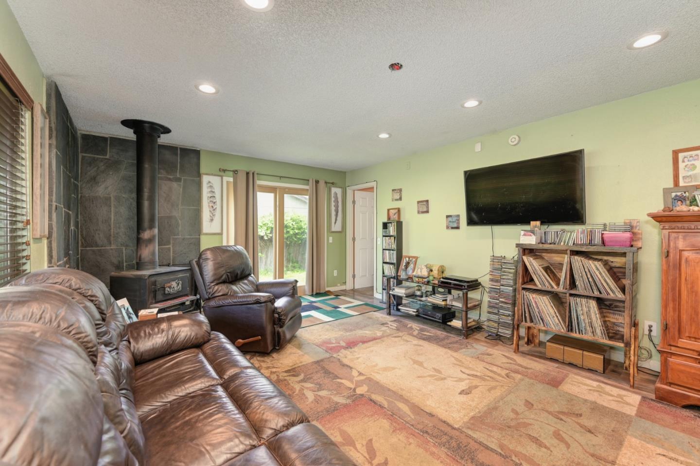 Detail Gallery Image 9 of 28 For 874 Feather Dr, Copperopolis,  CA 95228 - 3 Beds | 2 Baths