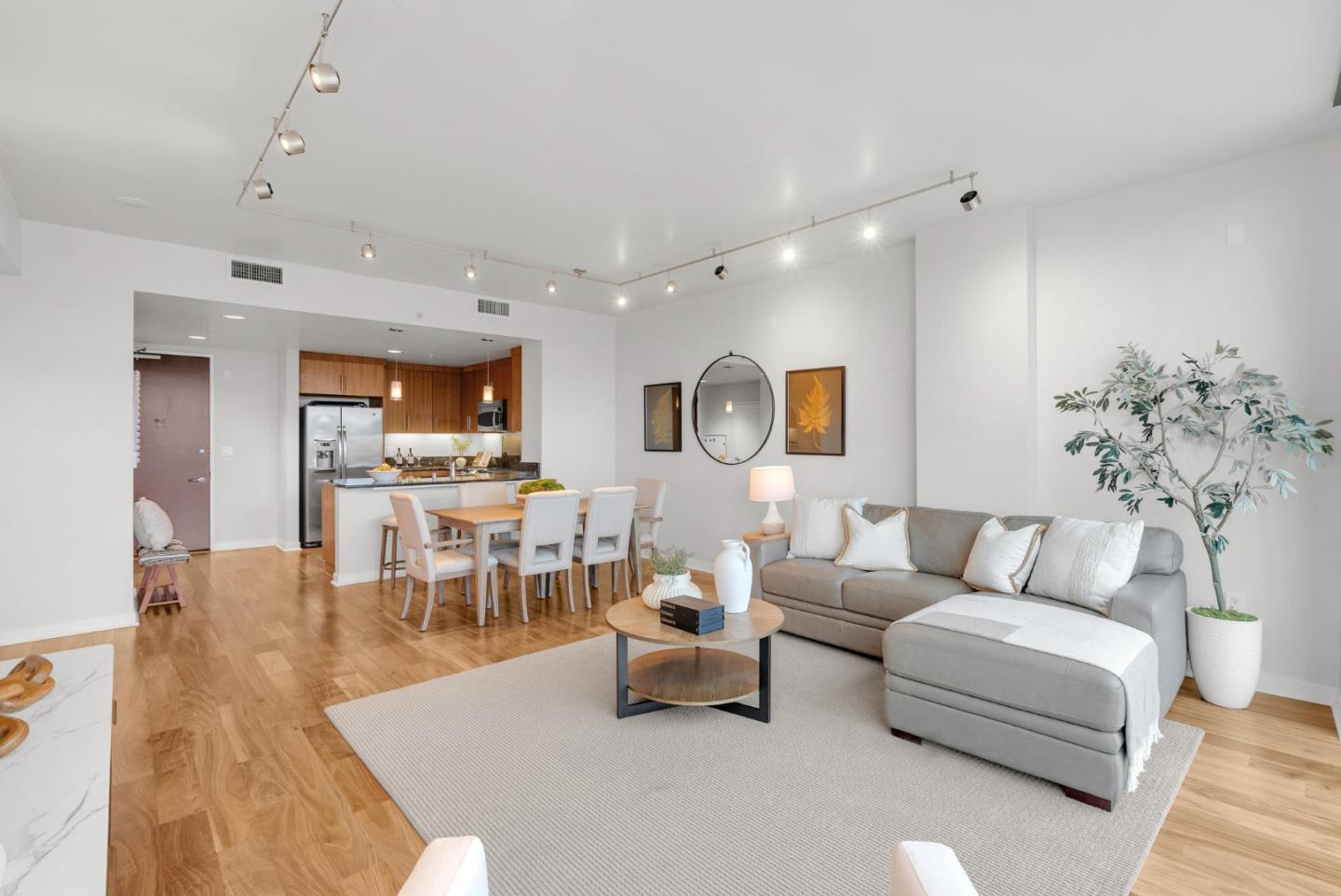 Detail Gallery Image 3 of 38 For 38 N Almaden Blvd #1805,  San Jose,  CA 95110 - 1 Beds | 1 Baths