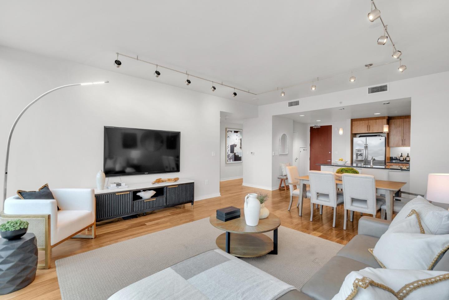 Detail Gallery Image 4 of 38 For 38 N Almaden Blvd #1805,  San Jose,  CA 95110 - 1 Beds | 1 Baths