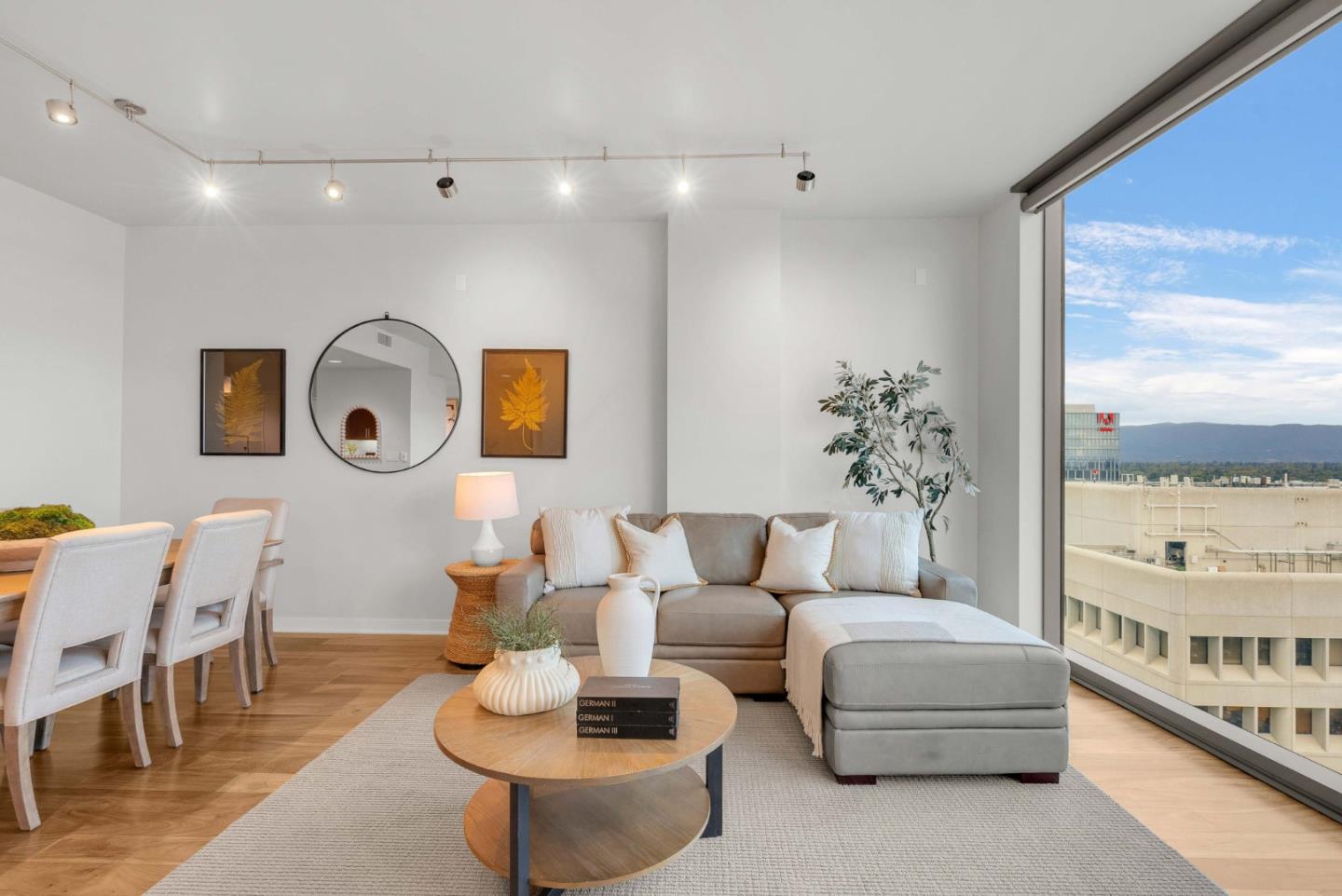 Detail Gallery Image 5 of 38 For 38 N Almaden Blvd #1805,  San Jose,  CA 95110 - 1 Beds | 1 Baths