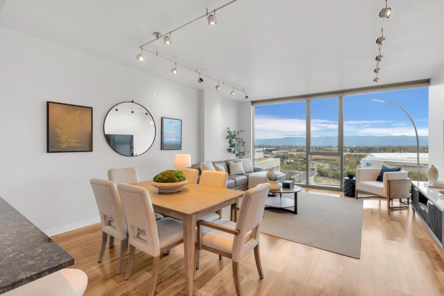 Detail Gallery Image 6 of 38 For 38 N Almaden Blvd #1805,  San Jose,  CA 95110 - 1 Beds | 1 Baths