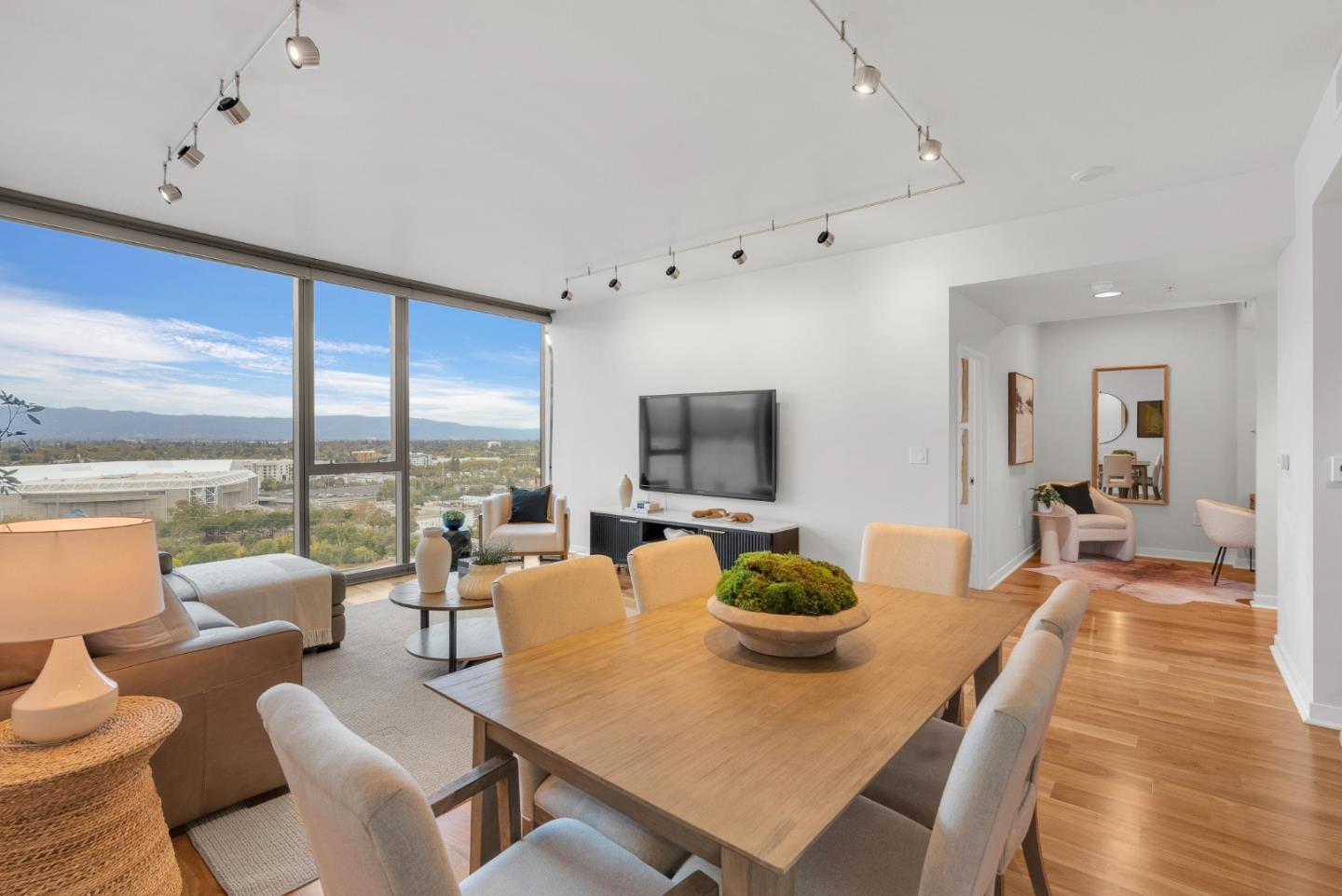 Detail Gallery Image 7 of 38 For 38 N Almaden Blvd #1805,  San Jose,  CA 95110 - 1 Beds | 1 Baths