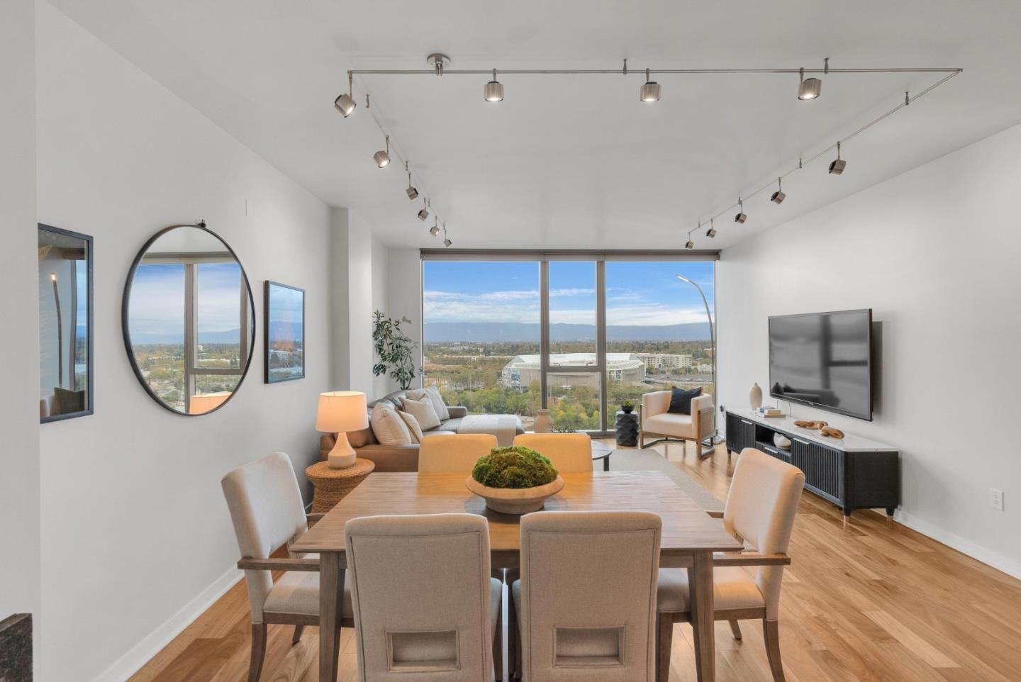 Detail Gallery Image 9 of 38 For 38 N Almaden Blvd #1805,  San Jose,  CA 95110 - 1 Beds | 1 Baths