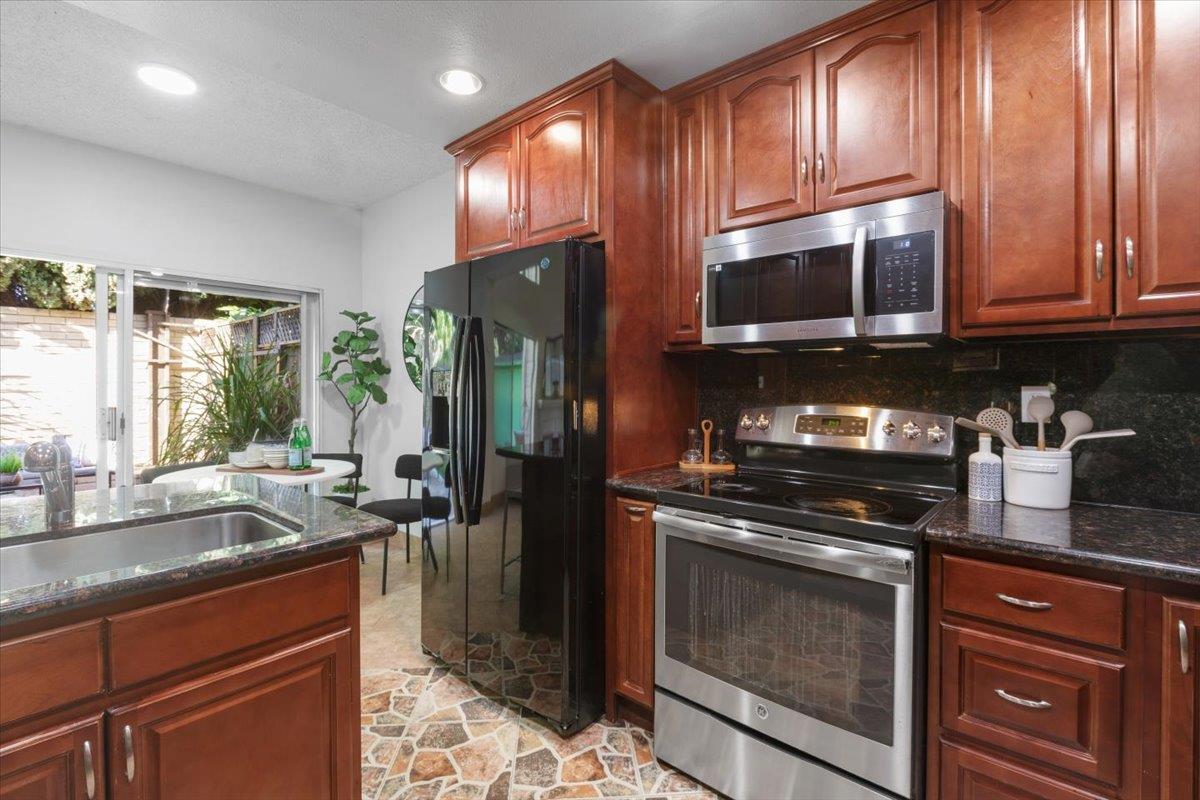 Detail Gallery Image 10 of 46 For 239 Kerry Cmn, Fremont,  CA 94536 - 4 Beds | 3 Baths