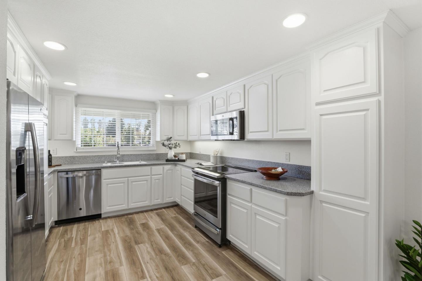 Detail Gallery Image 13 of 43 For 2333 Downing Ave, San Jose,  CA 95128 - 4 Beds | 2 Baths