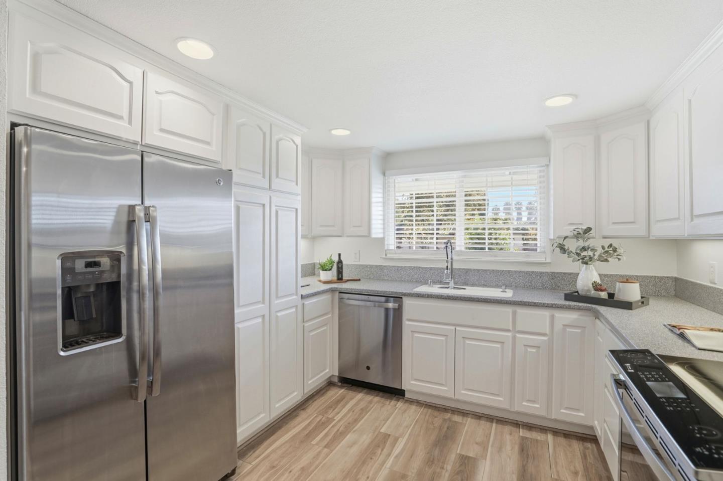 Detail Gallery Image 14 of 43 For 2333 Downing Ave, San Jose,  CA 95128 - 4 Beds | 2 Baths