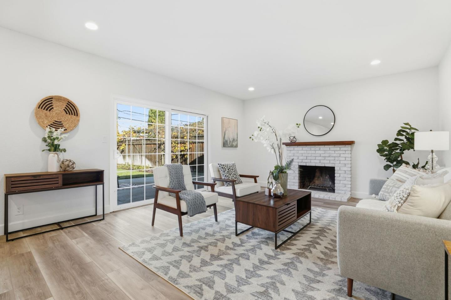 Detail Gallery Image 8 of 43 For 2333 Downing Ave, San Jose,  CA 95128 - 4 Beds | 2 Baths