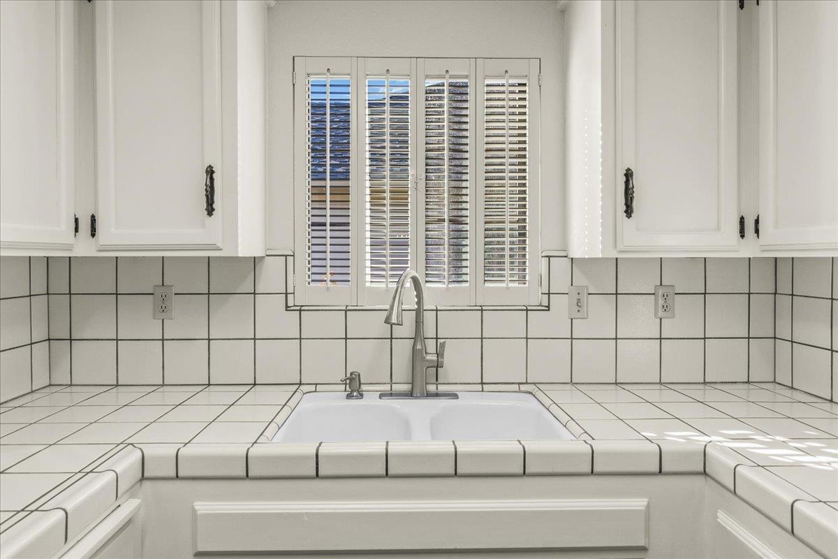 Detail Gallery Image 12 of 39 For 118 Nissen Rd #1,  Salinas,  CA 93901 - 2 Beds | 2 Baths