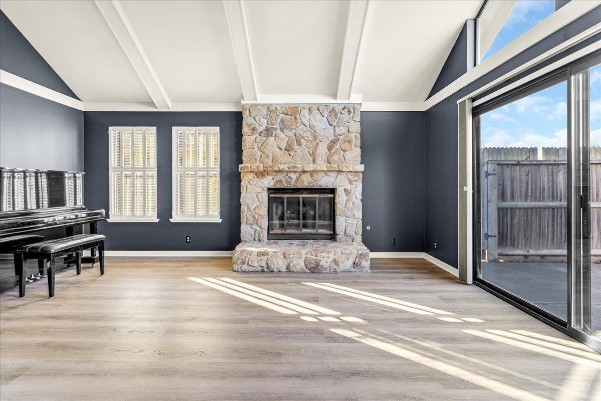 Detail Gallery Image 8 of 39 For 118 Nissen Rd #1,  Salinas,  CA 93901 - 2 Beds | 2 Baths