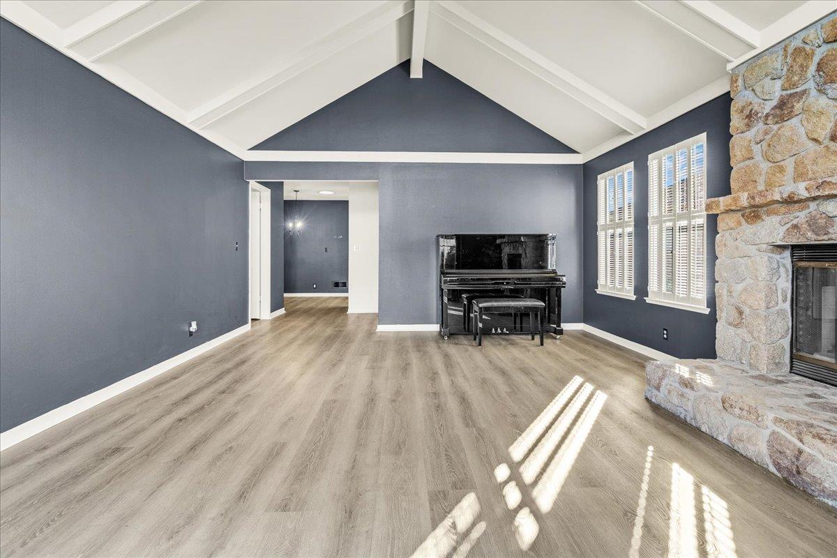 Detail Gallery Image 9 of 39 For 118 Nissen Rd #1,  Salinas,  CA 93901 - 2 Beds | 2 Baths