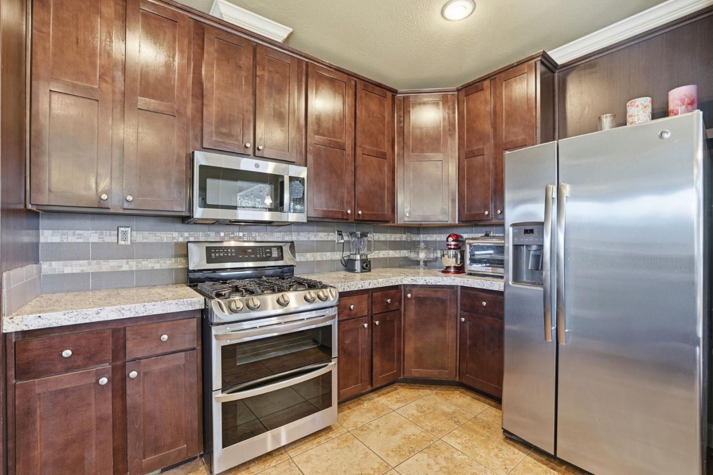 Detail Gallery Image 10 of 46 For 125 N Mary Ave #17,  Sunnyvale,  CA 94086 - 3 Beds | 2 Baths