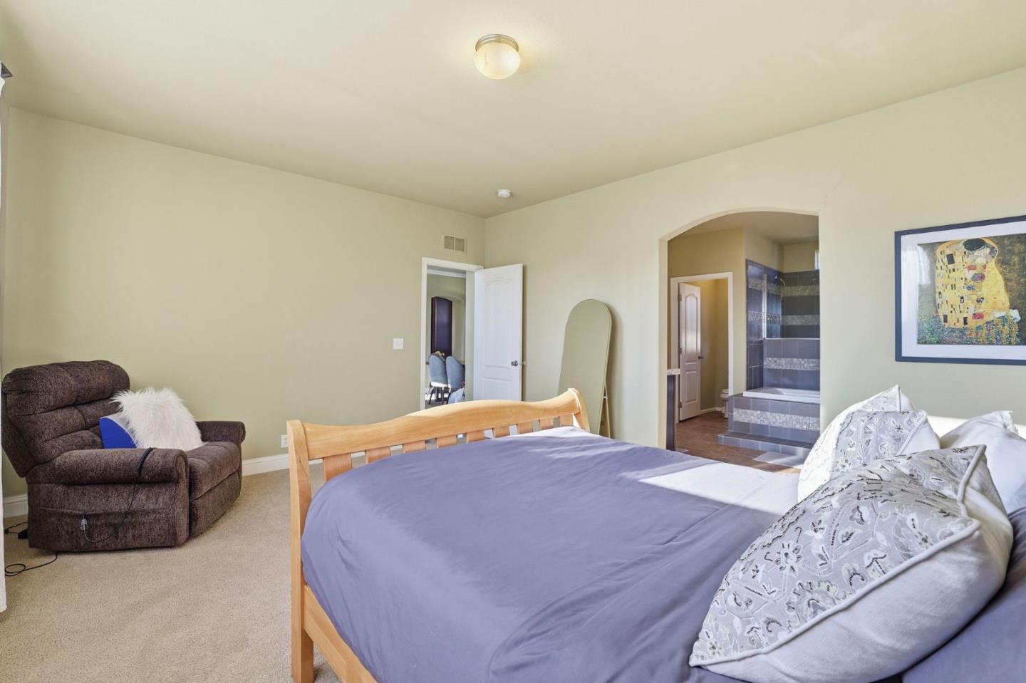 Detail Gallery Image 27 of 46 For 125 N Mary Ave #17,  Sunnyvale,  CA 94086 - 3 Beds | 2 Baths