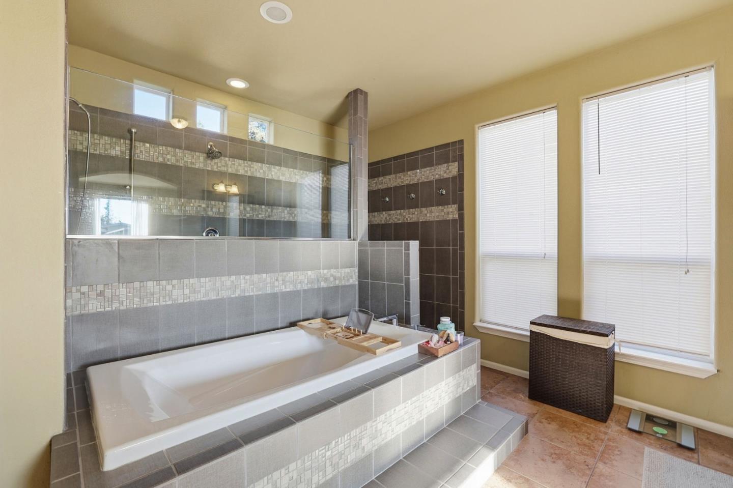 Detail Gallery Image 29 of 46 For 125 N Mary Ave #17,  Sunnyvale,  CA 94086 - 3 Beds | 2 Baths