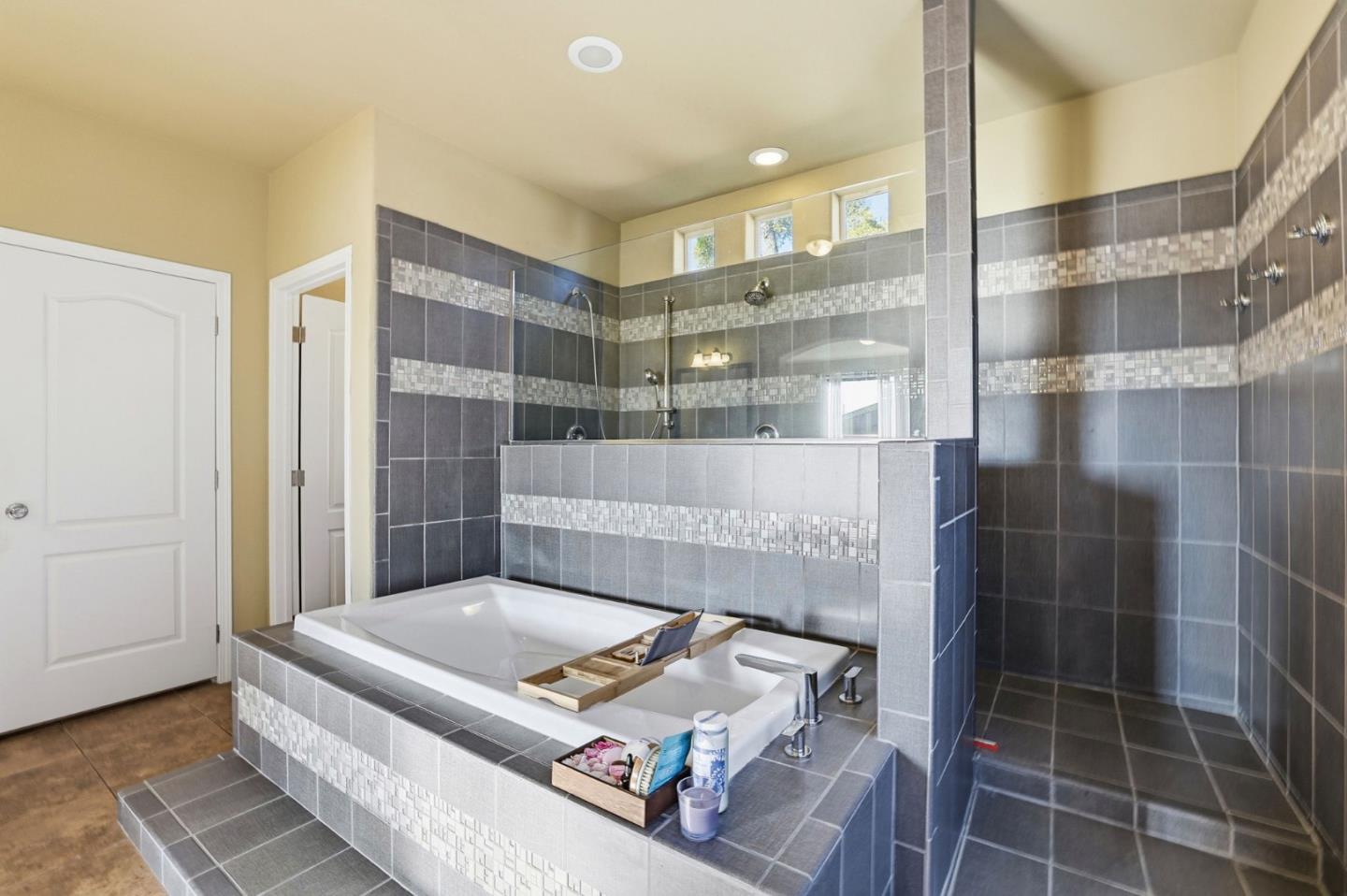 Detail Gallery Image 31 of 46 For 125 N Mary Ave #17,  Sunnyvale,  CA 94086 - 3 Beds | 2 Baths