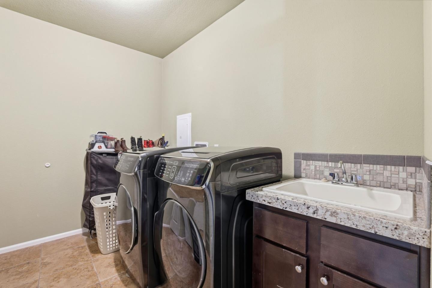 Detail Gallery Image 33 of 46 For 125 N Mary Ave #17,  Sunnyvale,  CA 94086 - 3 Beds | 2 Baths