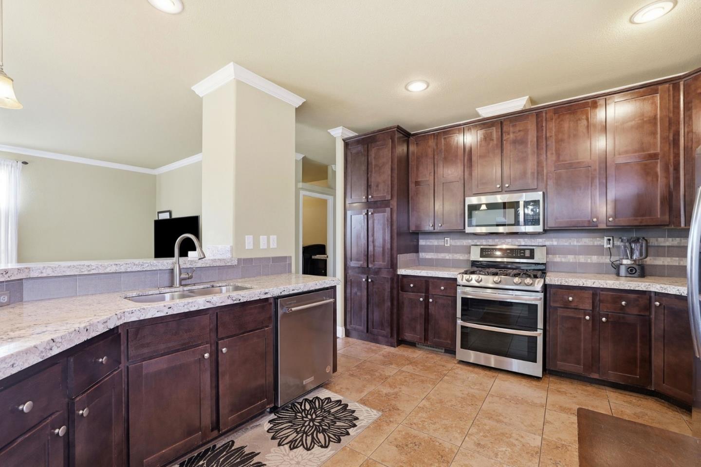 Detail Gallery Image 9 of 46 For 125 N Mary Ave #17,  Sunnyvale,  CA 94086 - 3 Beds | 2 Baths