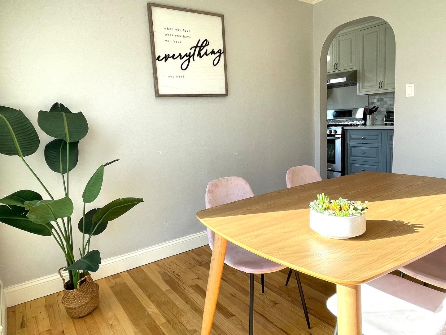 Detail Gallery Image 2 of 17 For 1153 Erin Way, Campbell,  CA 95008 - 3 Beds | 2 Baths