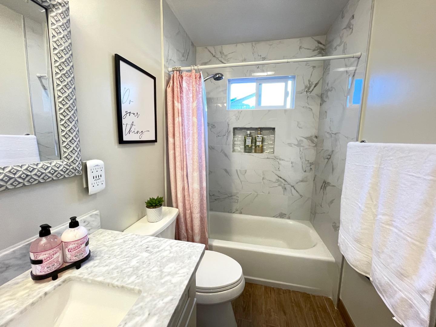 Detail Gallery Image 5 of 17 For 1153 Erin Way, Campbell,  CA 95008 - 3 Beds | 2 Baths